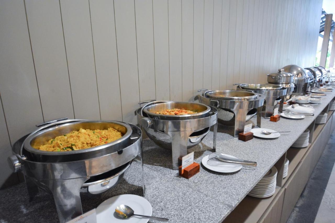 Andaman Cannacia Resort & Spa - Sha Extra Plus Ката-Бич Экстерьер фото A selection of Indian food at a buffet